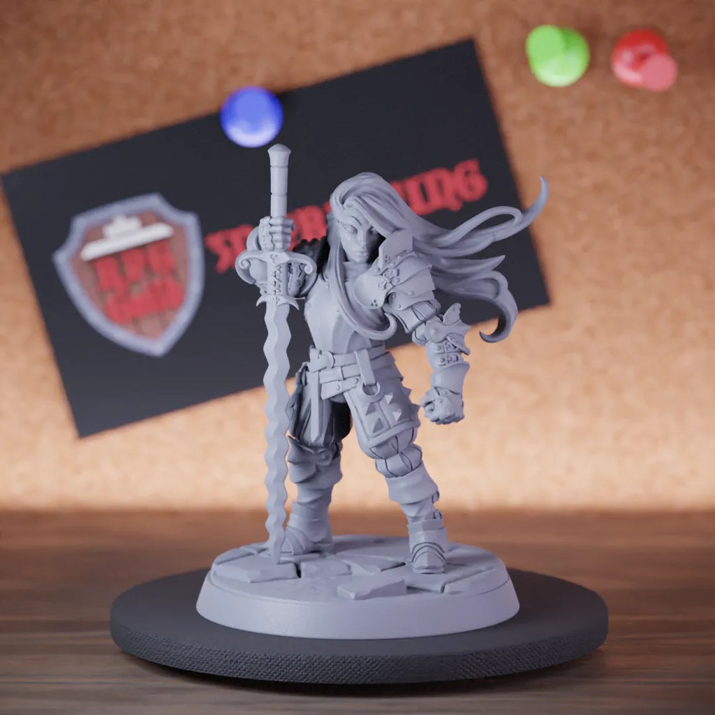 Knight 5e | DnD Female Knight Fighter Zweihander Miniature