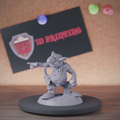 Goblin 5e | DnD Goblin Warrior Pointing Miniature
