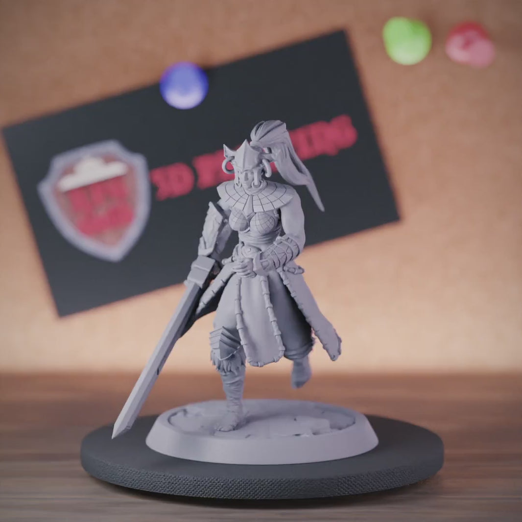 Fighter 5e | DnD Female Human Greatsword Amazon Miniature